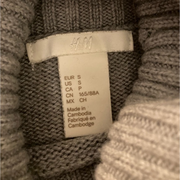 H&M Premium Oversized Turtleneck - Picture 3 of 7